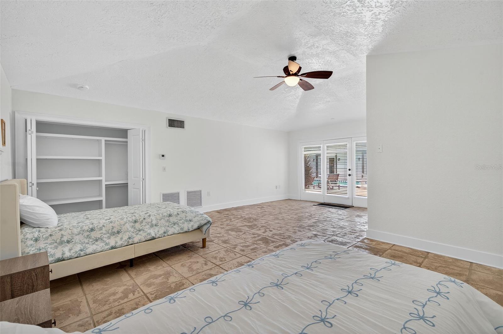 DAVIS ISLANDS - Residential Lease