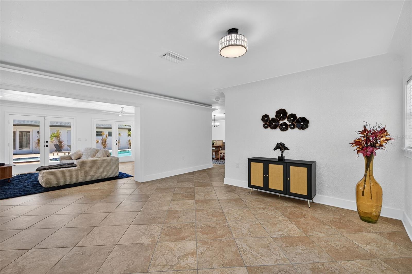 DAVIS ISLANDS - Residential Lease