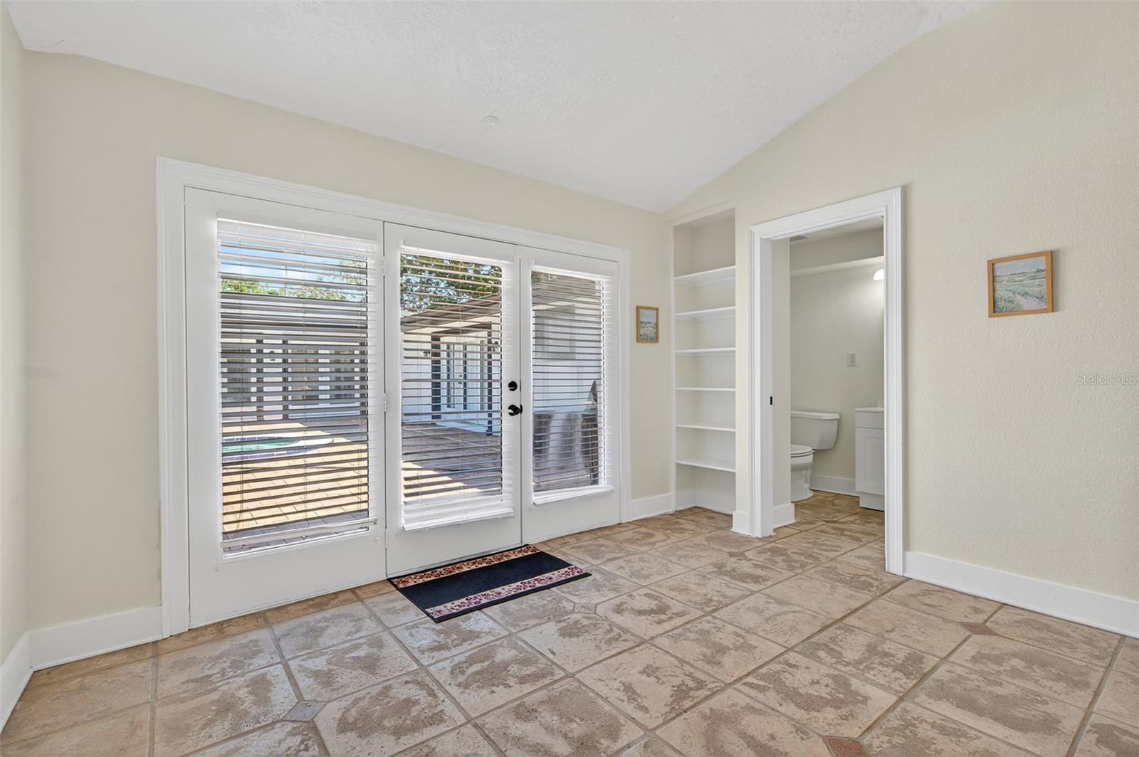 DAVIS ISLANDS - Residential Lease