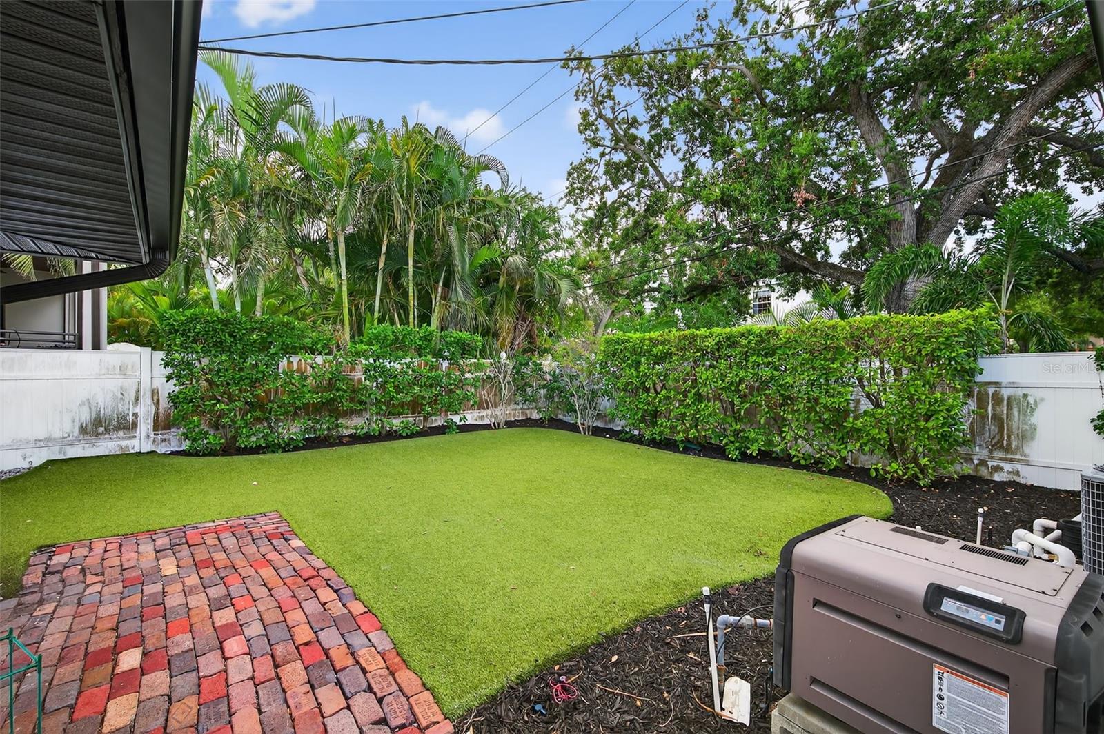 DAVIS ISLANDS - Residential Lease