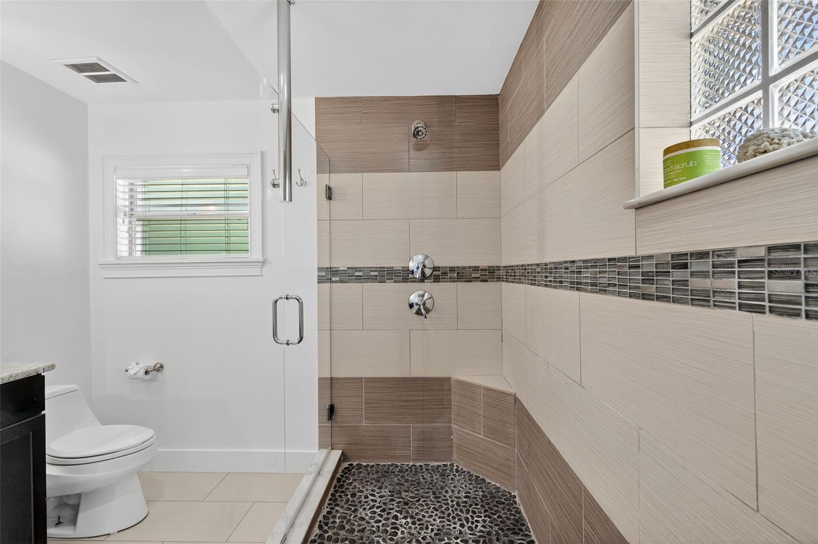 DAVIS ISLANDS - Residential Lease