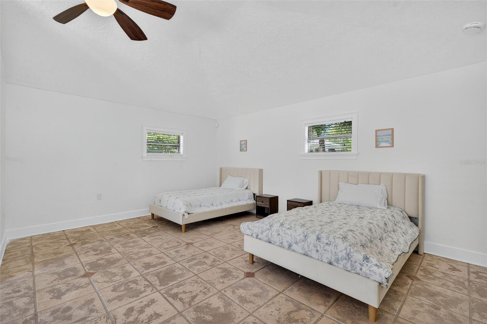 DAVIS ISLANDS - Residential Lease