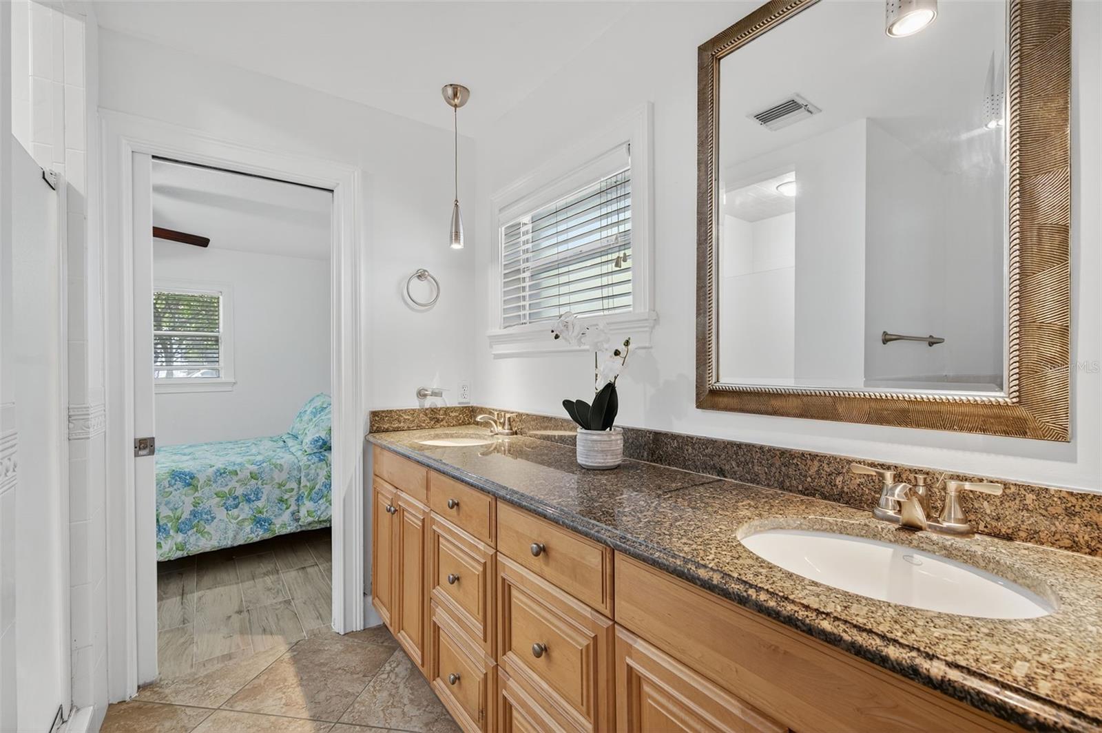 DAVIS ISLANDS - Residential Lease