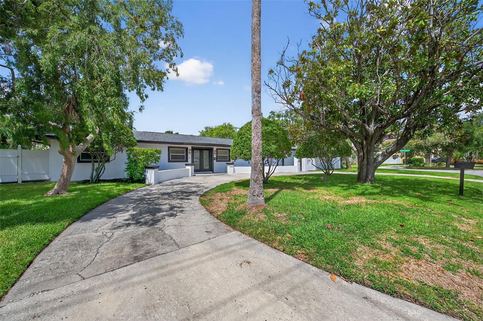 DAVIS ISLANDS - Residential Lease