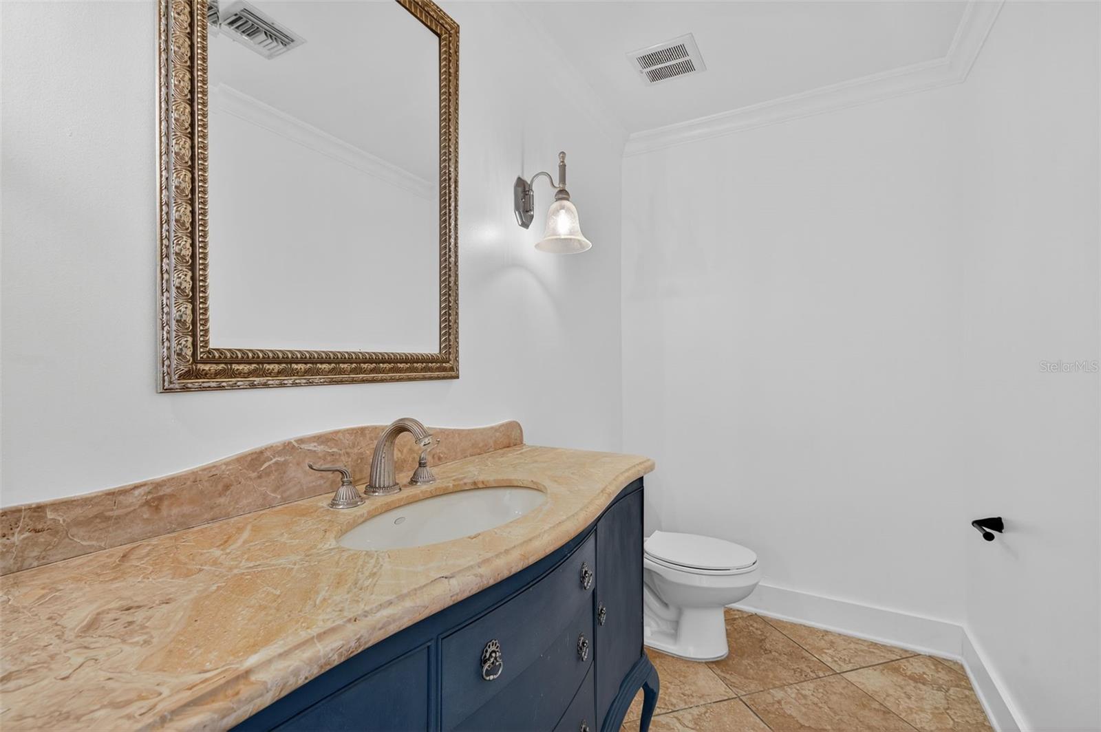 DAVIS ISLANDS - Residential Lease