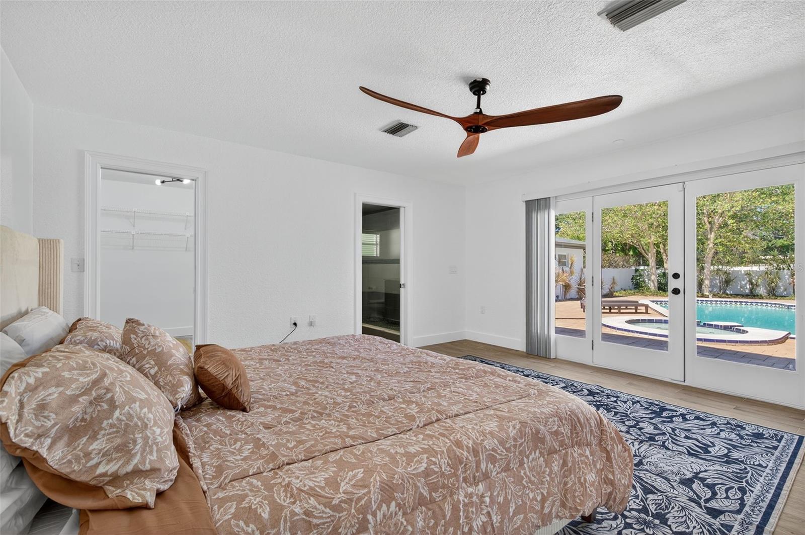 DAVIS ISLANDS - Residential Lease