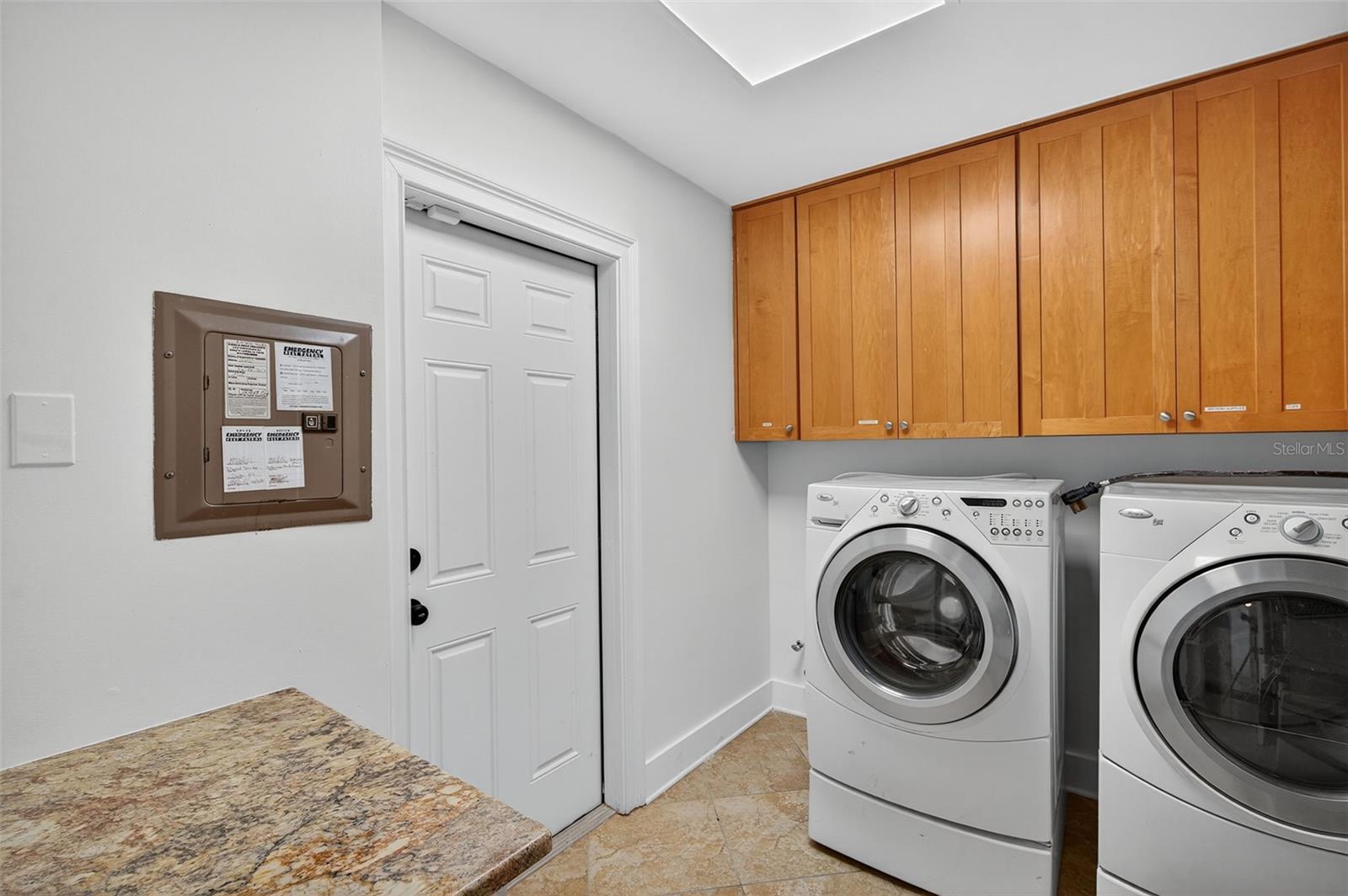 DAVIS ISLANDS - Residential Lease