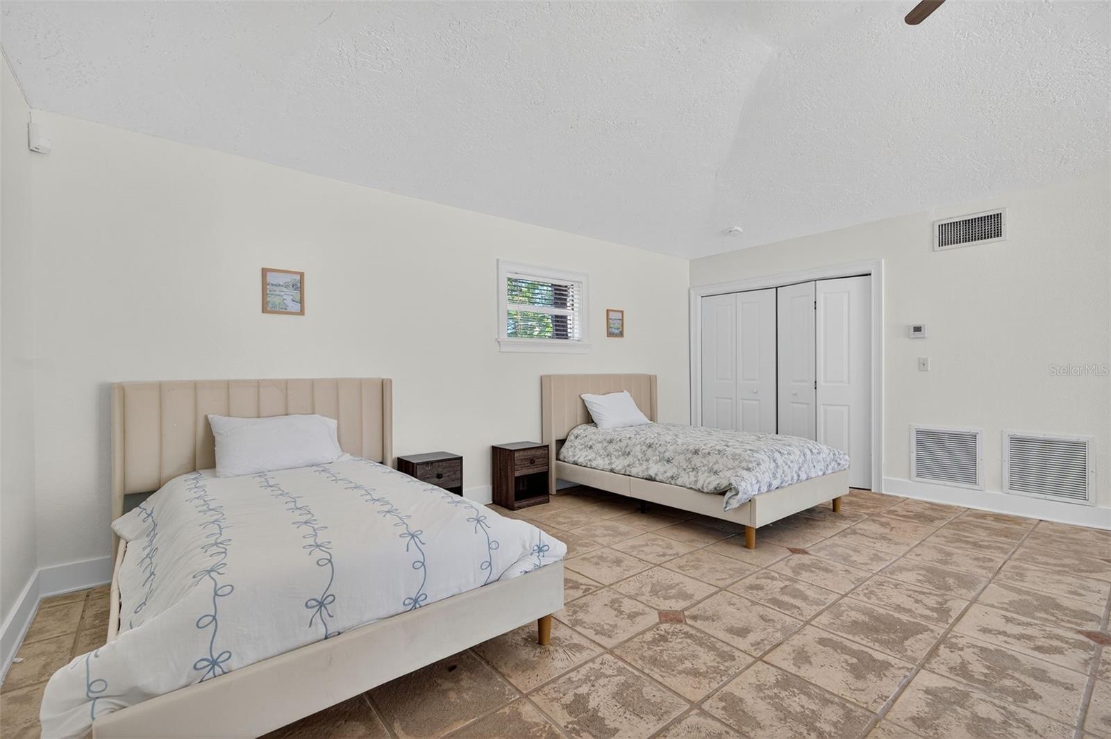 DAVIS ISLANDS - Residential Lease