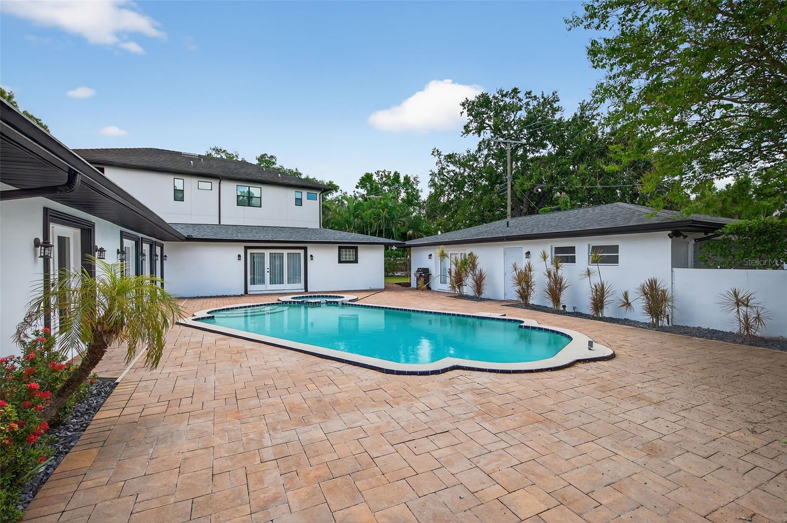 DAVIS ISLANDS - Residential Lease