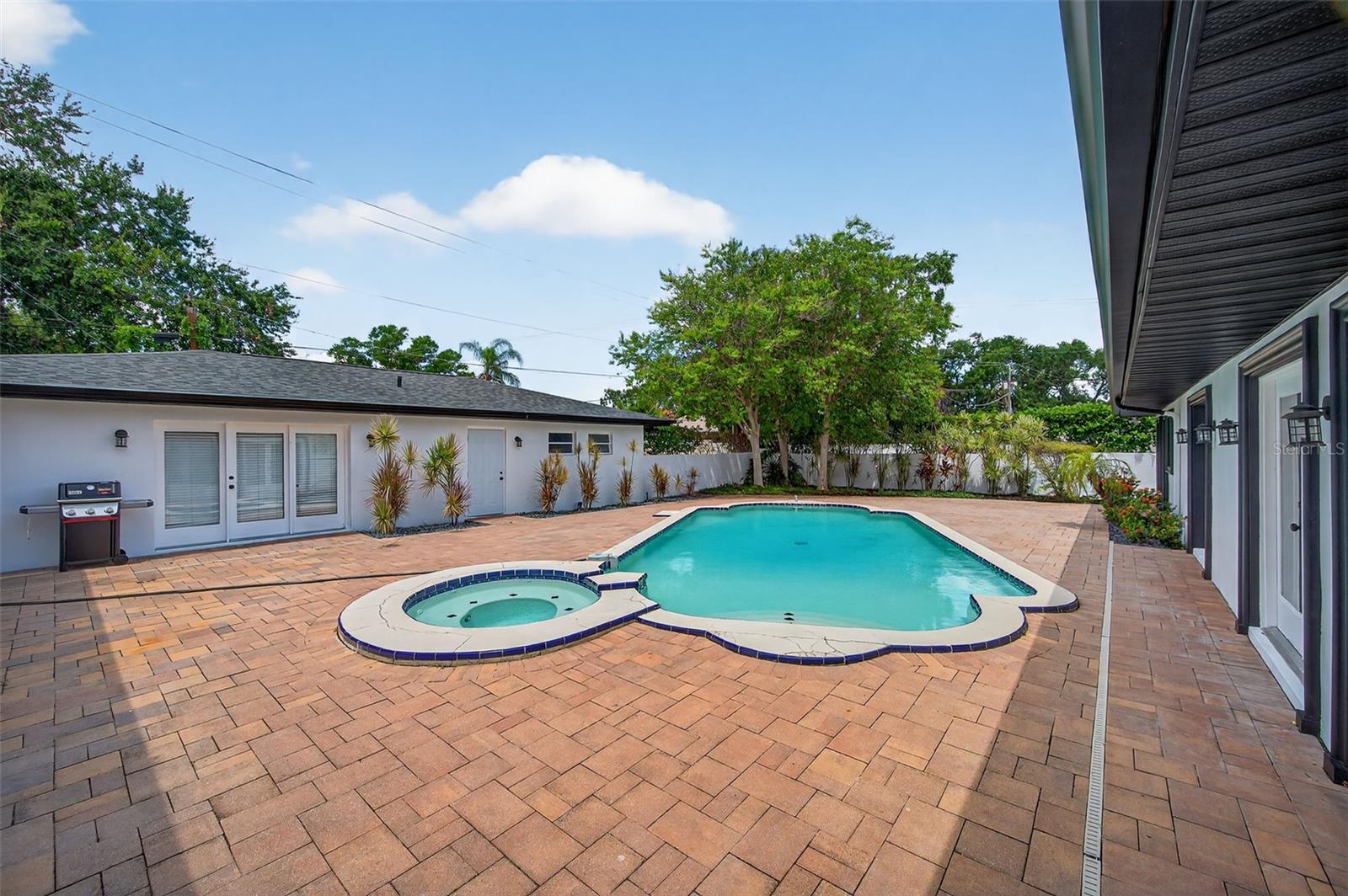 DAVIS ISLANDS - Residential Lease