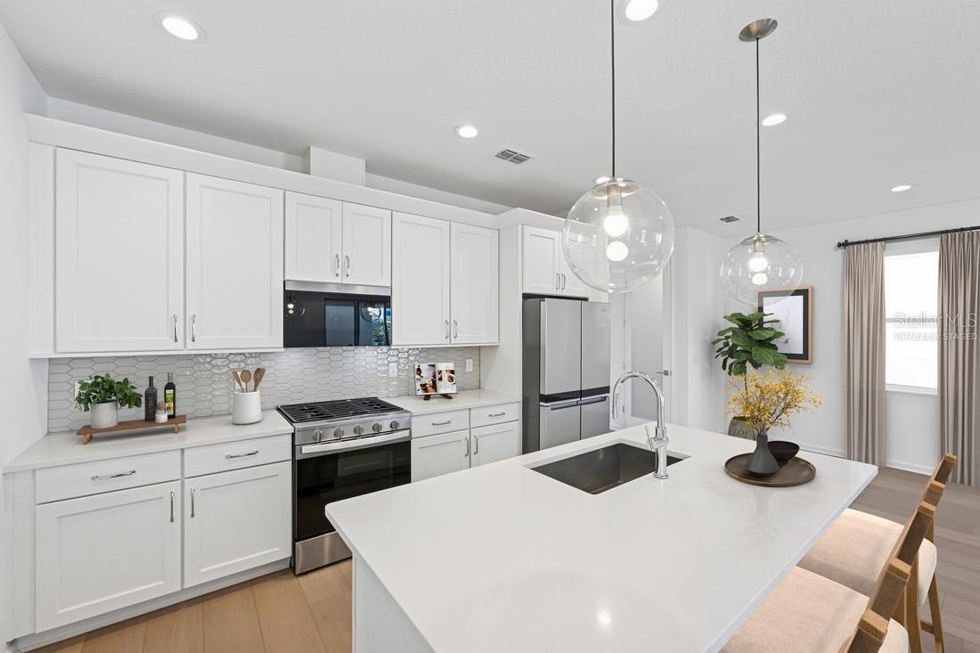 2559 LONG PINE AVENUE