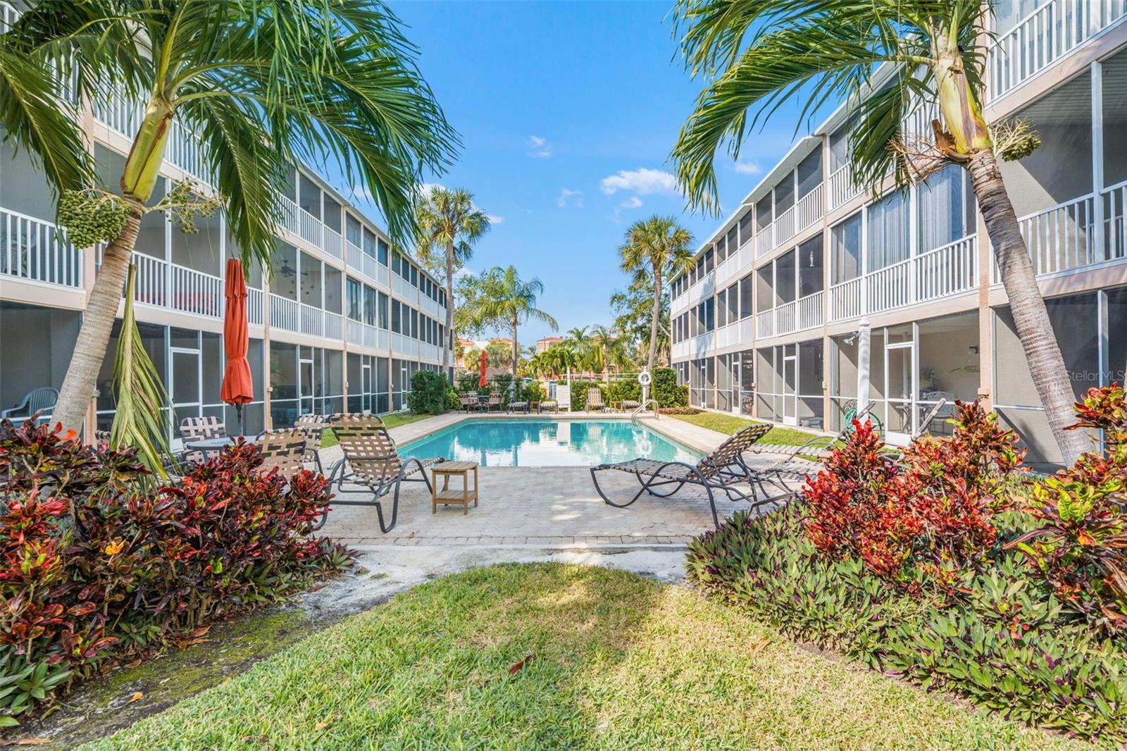 637 PINELLAS BAYWAY S 111