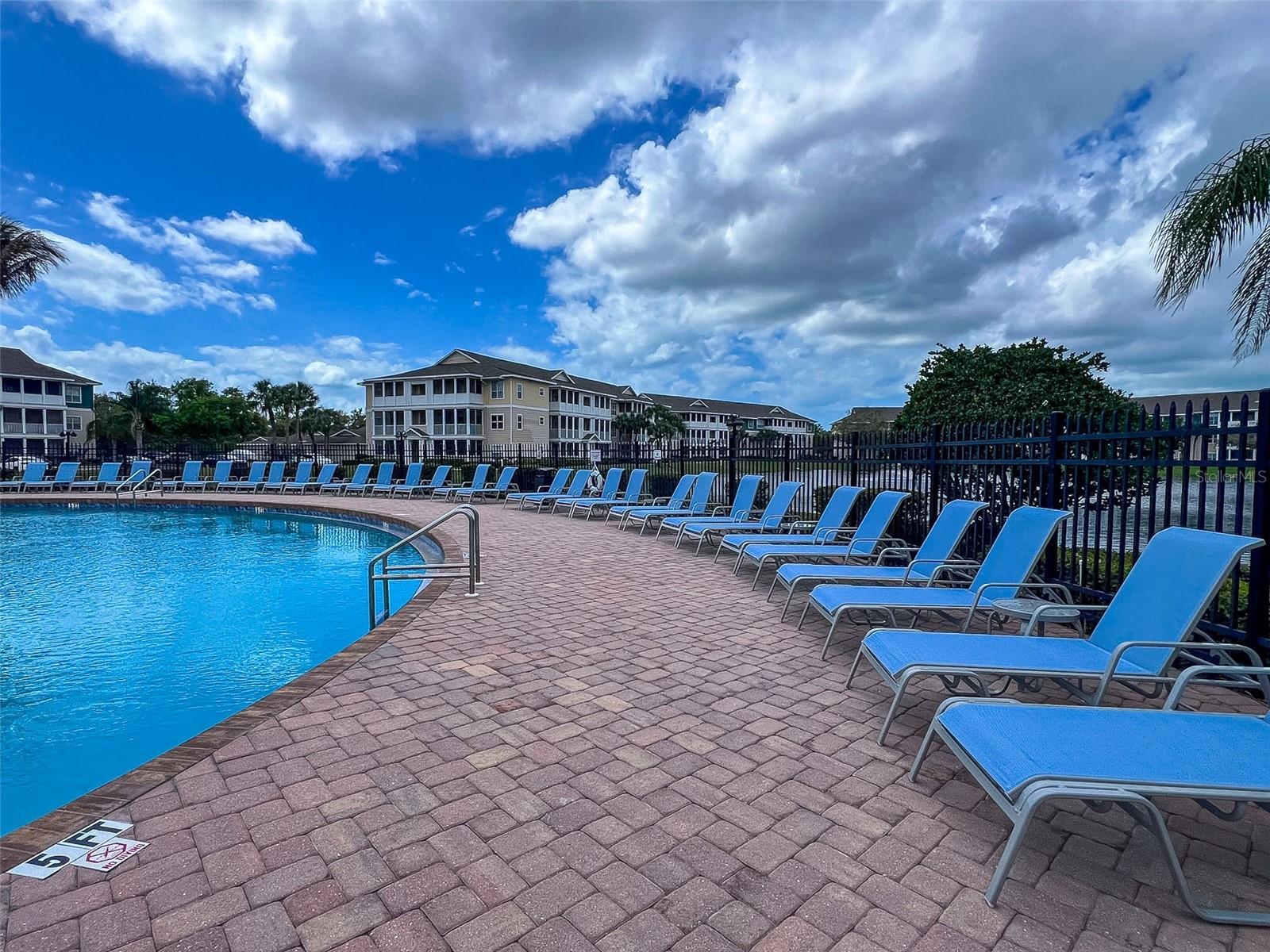 THE PALMS OF CORTEZ - Residential