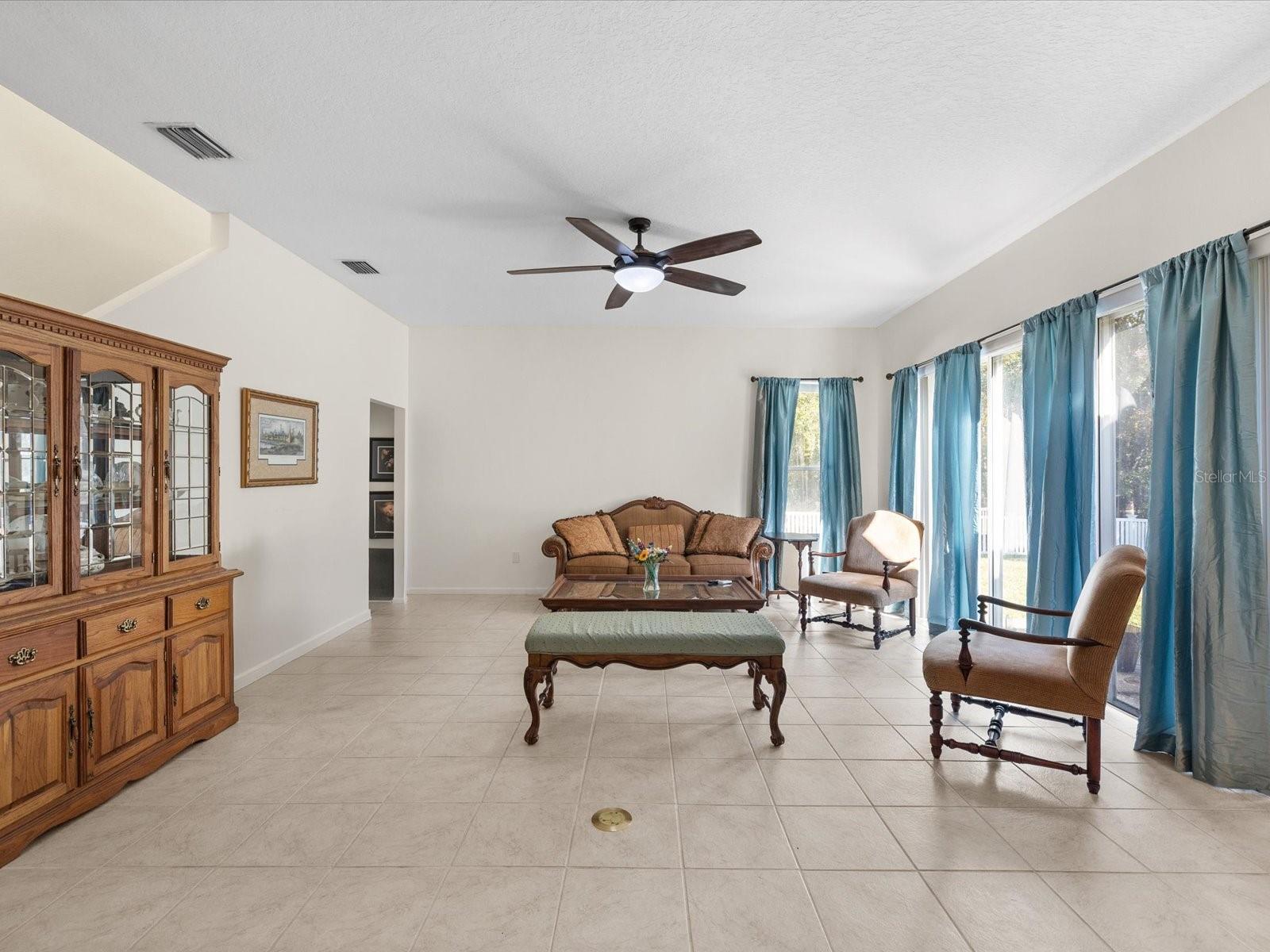 LEXINGTON OAKS VILLAGE 08 09 - Residential