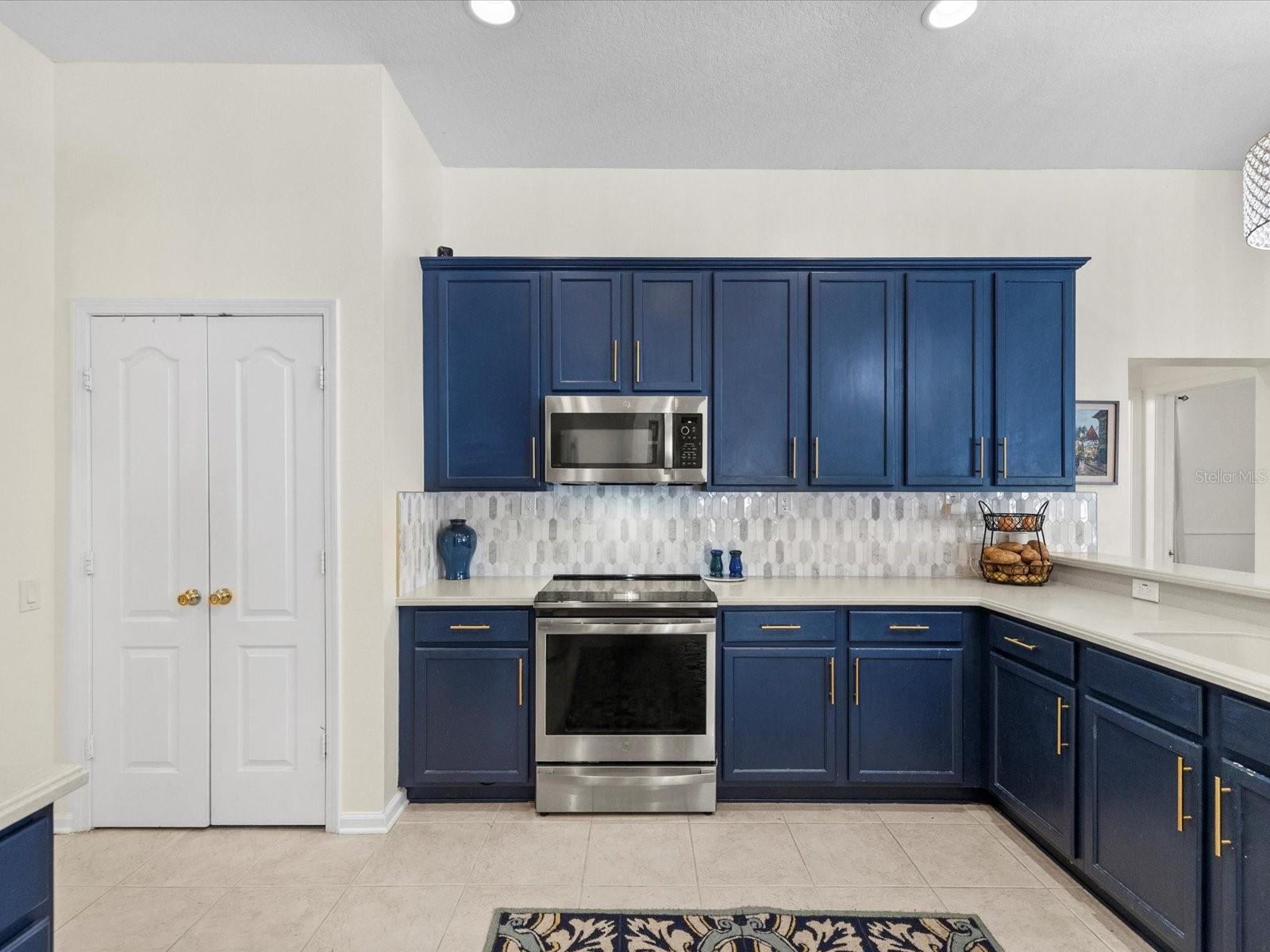 LEXINGTON OAKS VILLAGE 08 09 - Residential