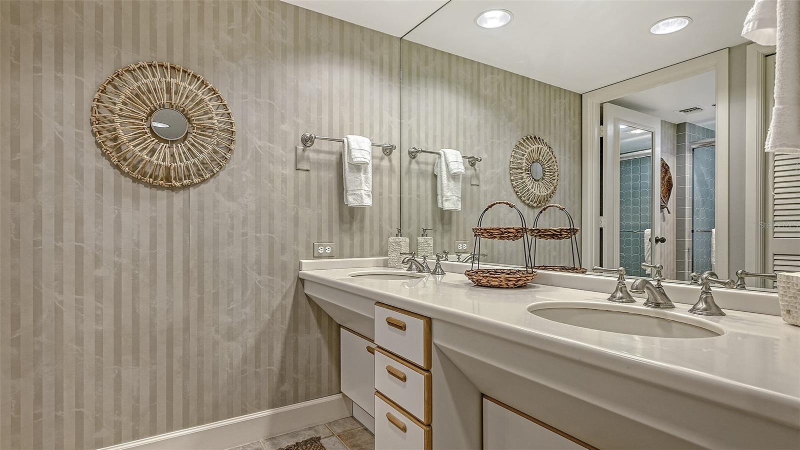 SUNSET BEACH - Residential Lease