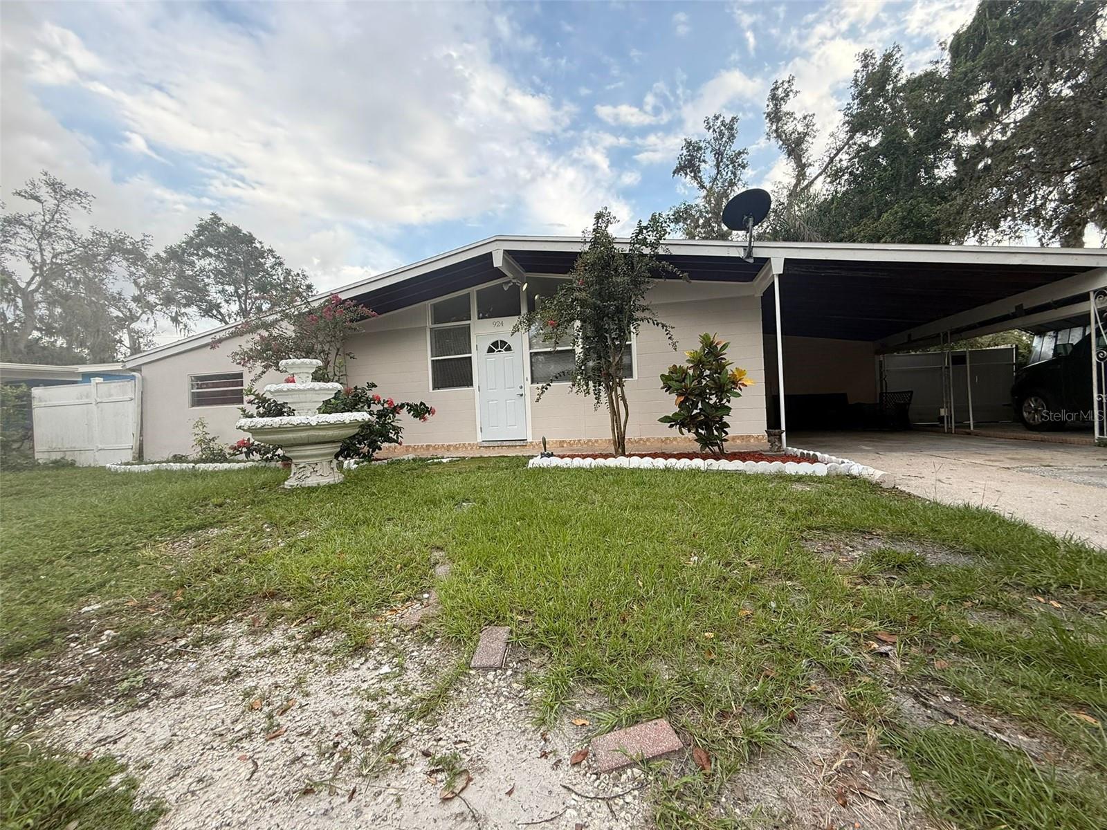 Tastefully Remodeled 3-bedroom, 2-bath home in sought-after Lakewood Estates area of Tampa. NO HOA, NO CDD!! Close to all local shopping, restaurants, and attractions. This home boasts an oversized carport with ample storage space, nice-sized fenced-in backyard plus an extra space perfect for a gaming room or hobby room. Enjoy relaxing or entertaining in the HUGE screened-in porch. Don't miss this opportunity! Call now to schedule your appointment and make this ones yours today!!