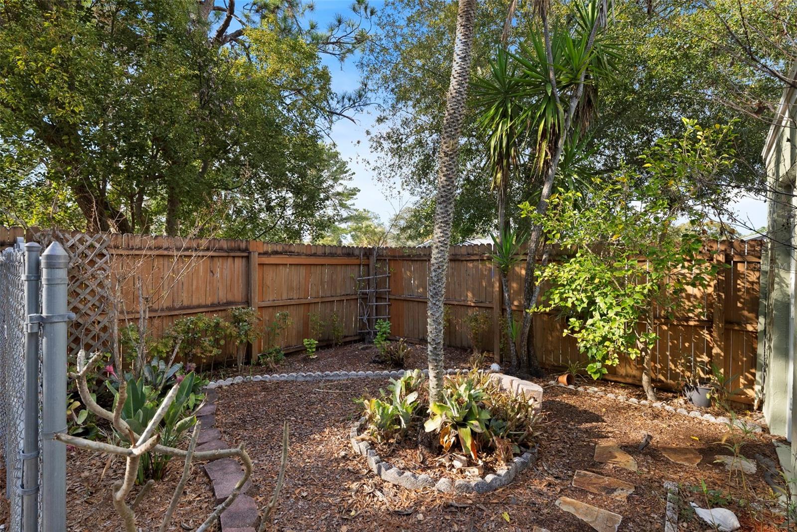 GLEN ELLEN VILLAGE - Residential