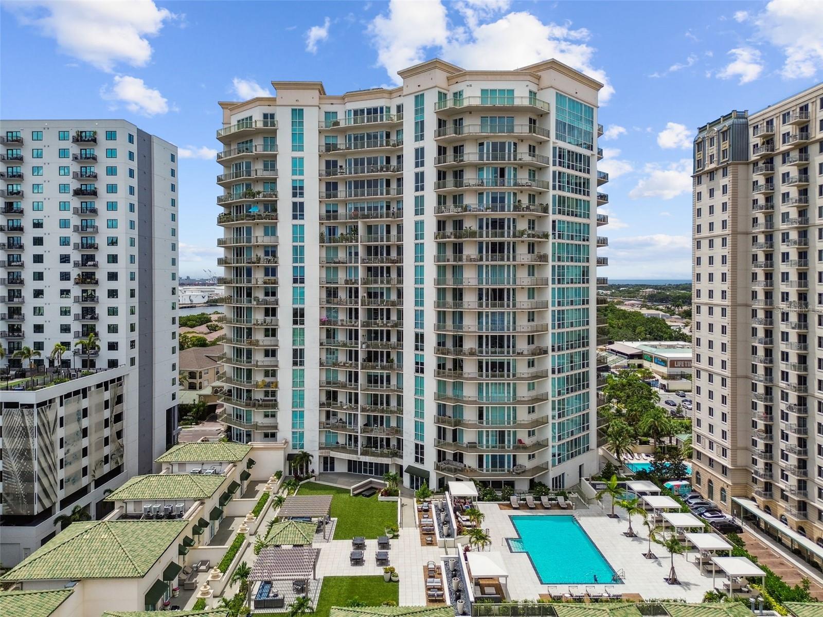 THE PLAZA HARBOUR ISLAND A CON - Residential
