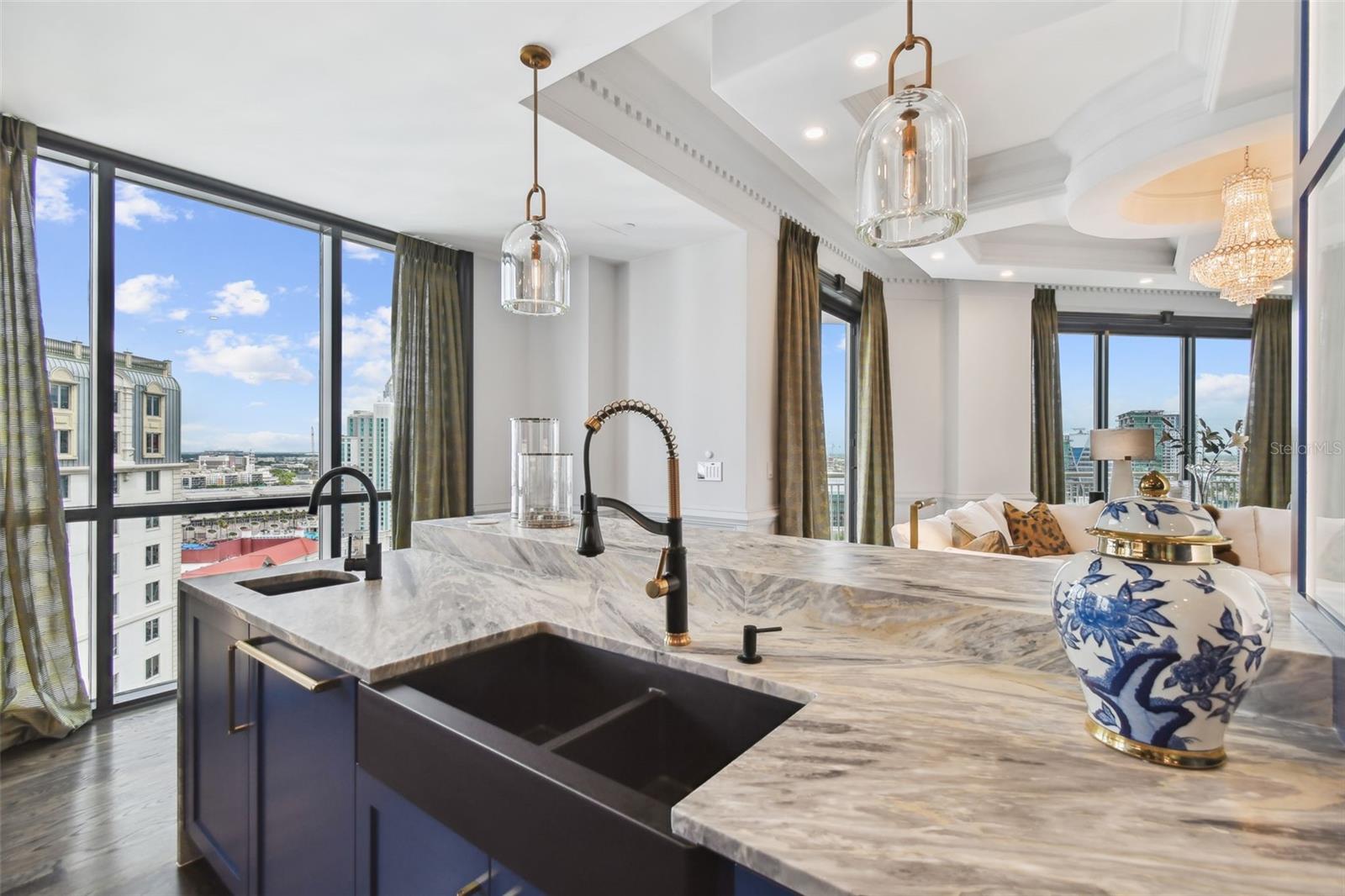 THE PLAZA HARBOUR ISLAND A CON - Residential