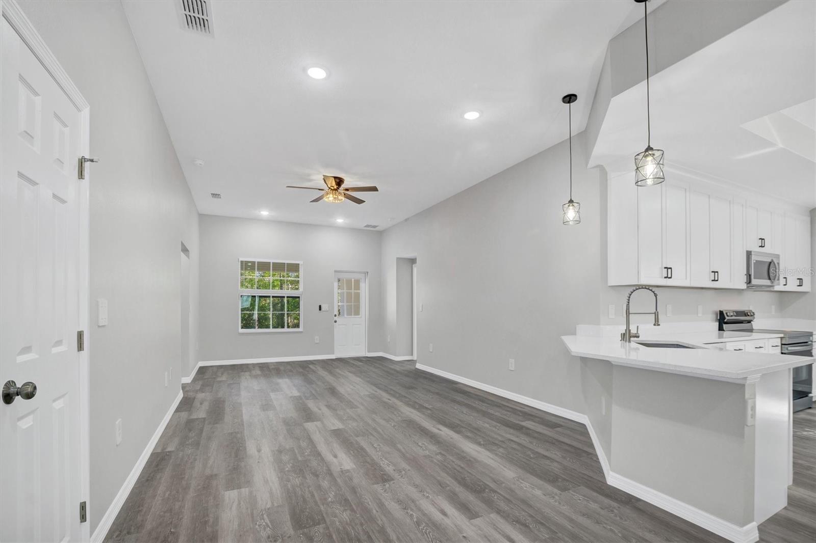 WALK IN WATER LAKE ESTATES PH 03 - Residential