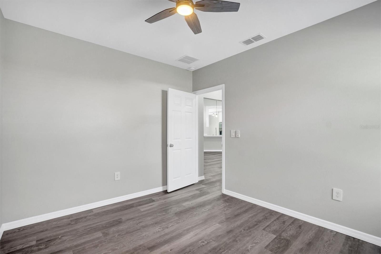 WALK IN WATER LAKE ESTATES PH 03 - Residential