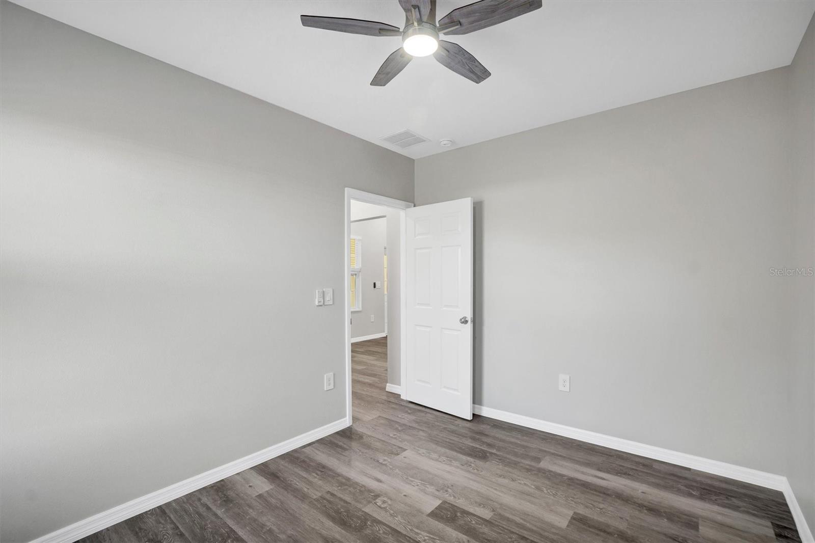 WALK IN WATER LAKE ESTATES PH 03 - Residential