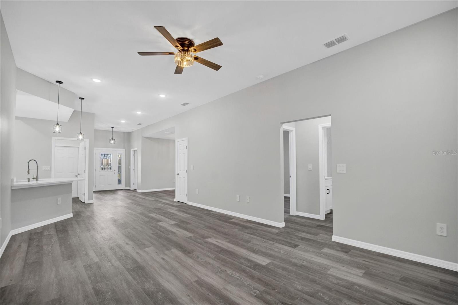 WALK IN WATER LAKE ESTATES PH 03 - Residential