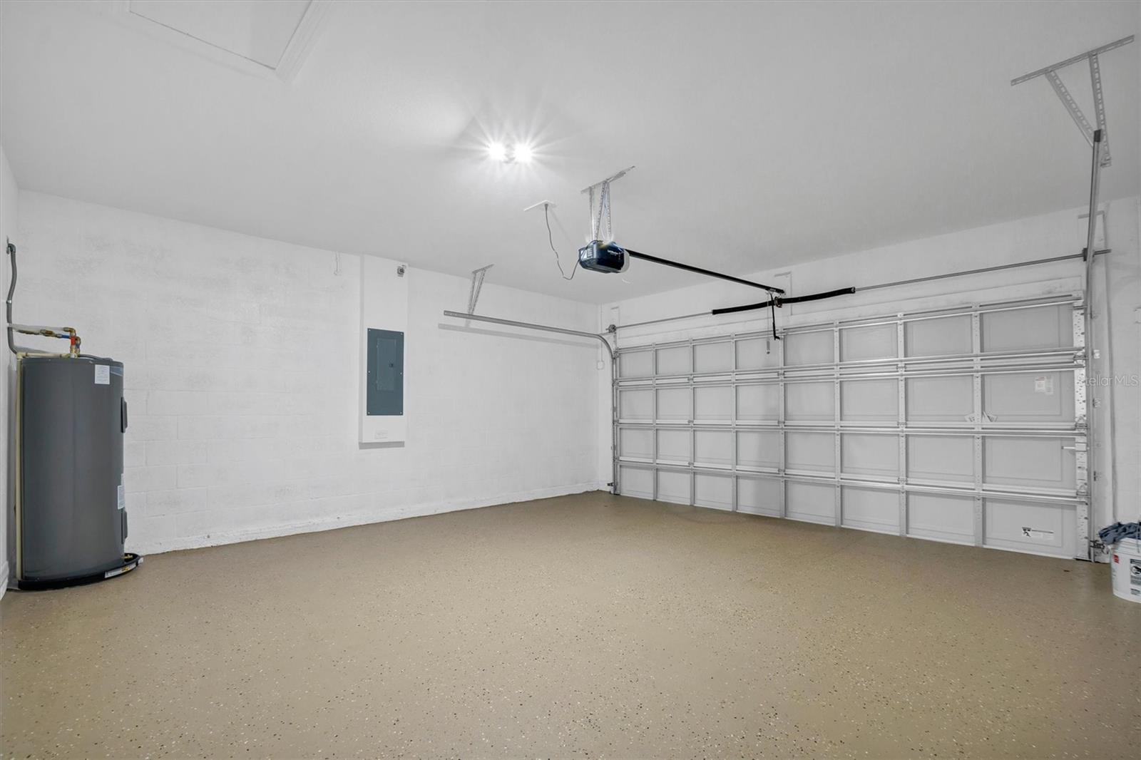 WALK IN WATER LAKE ESTATES PH 03 - Residential