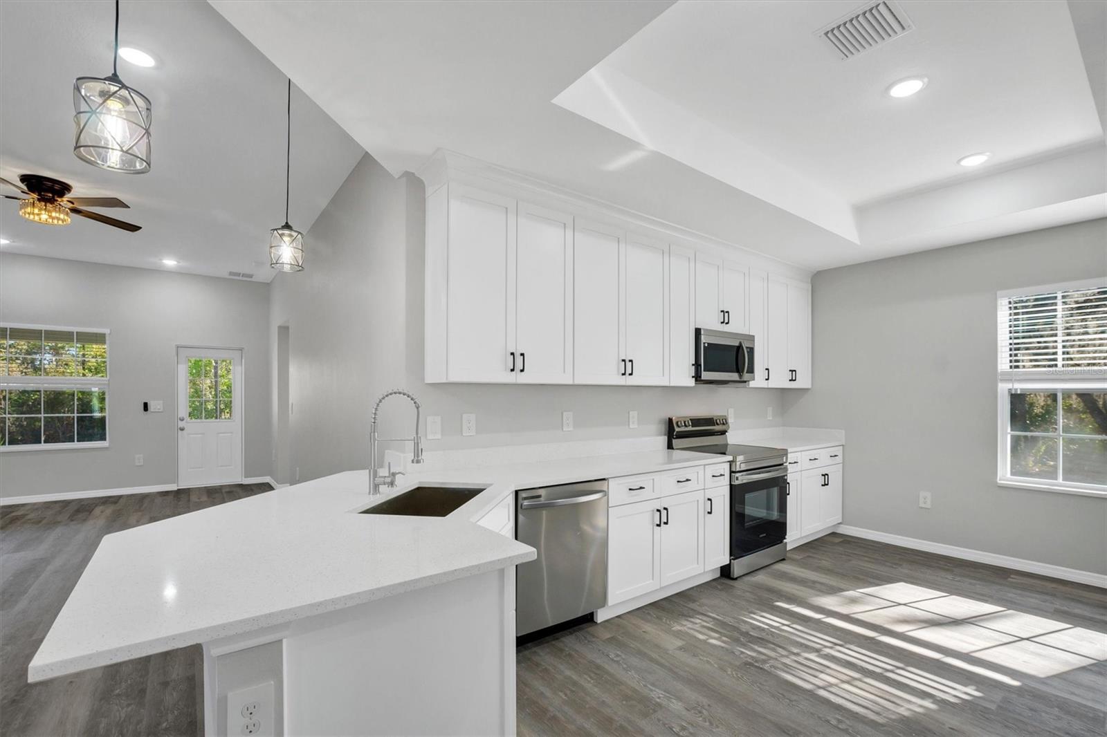 WALK IN WATER LAKE ESTATES PH 03 - Residential