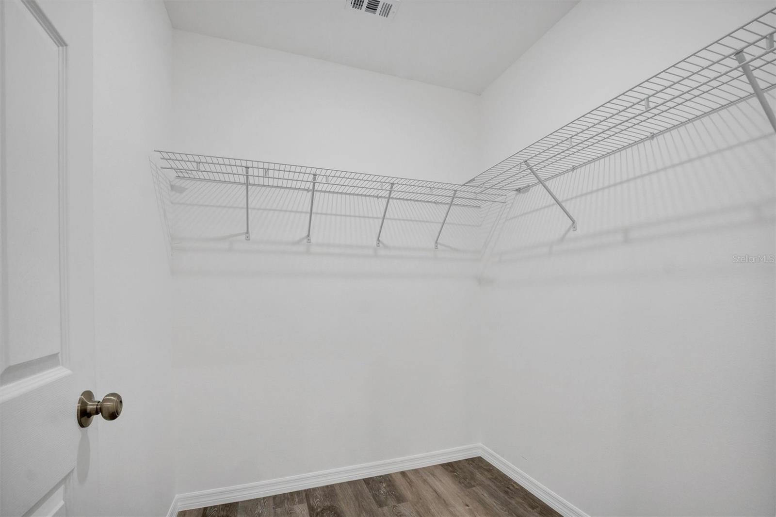 WALK IN WATER LAKE ESTATES PH 03 - Residential