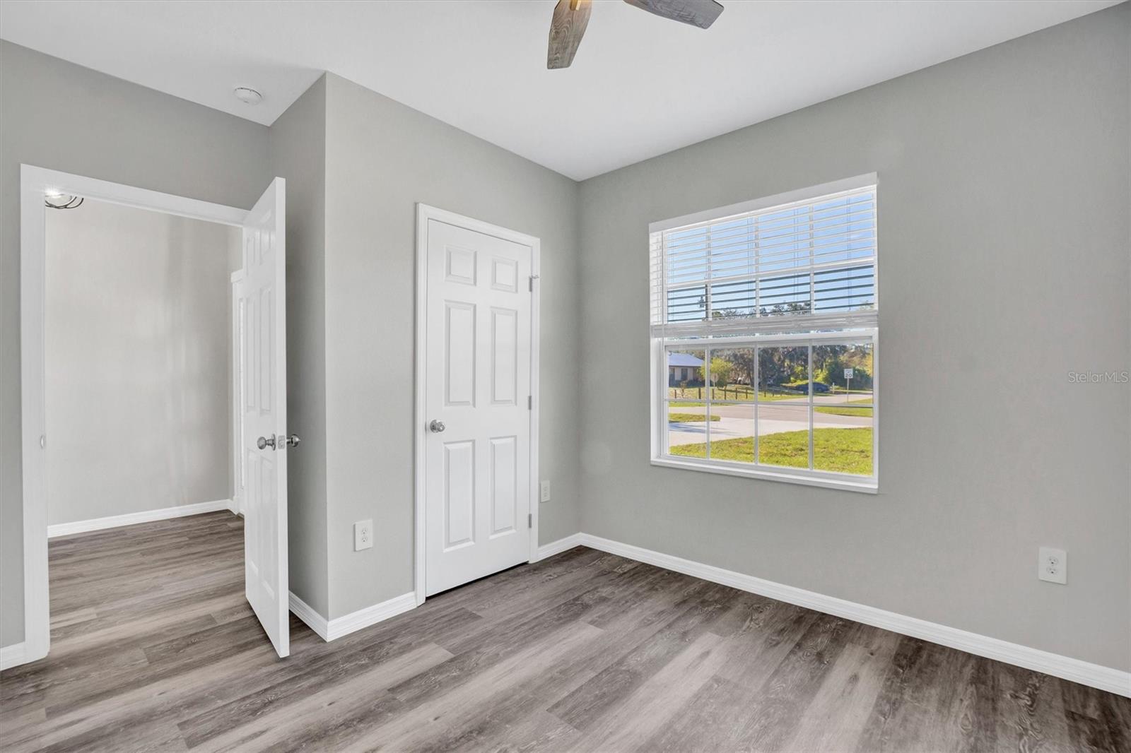 WALK IN WATER LAKE ESTATES PH 03 - Residential