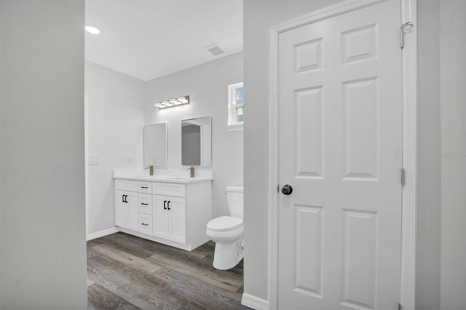 WALK IN WATER LAKE ESTATES PH 03 - Residential