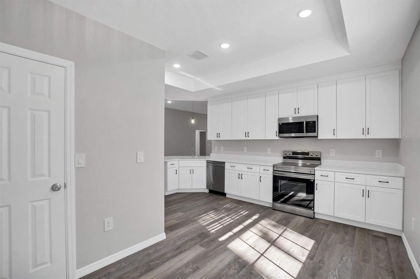 WALK IN WATER LAKE ESTATES PH 03 - Residential