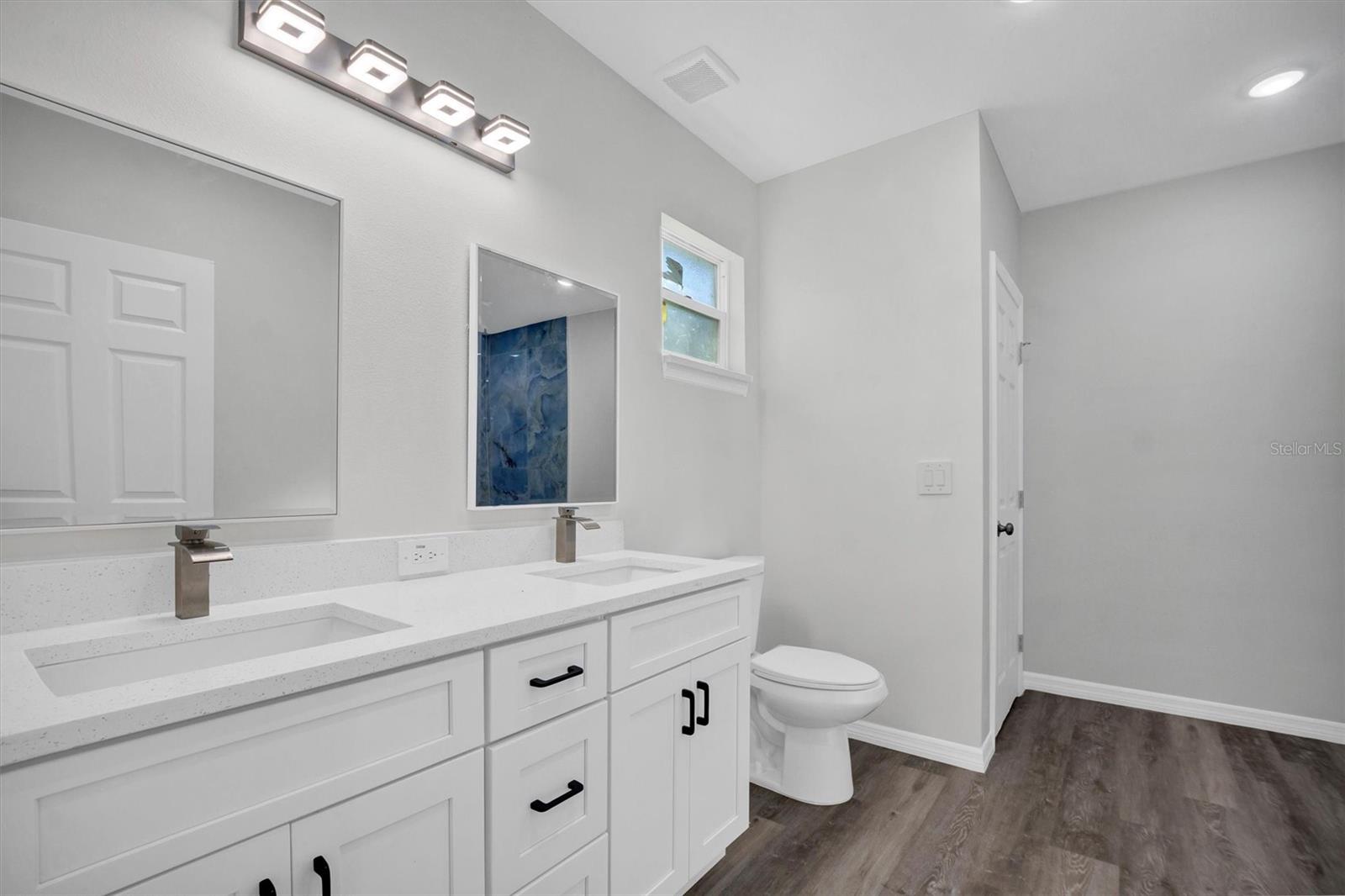 WALK IN WATER LAKE ESTATES PH 03 - Residential