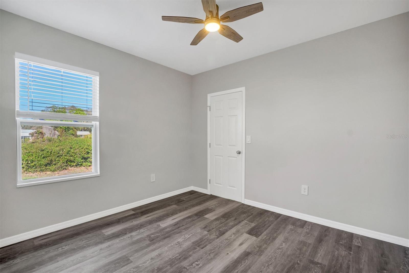 WALK IN WATER LAKE ESTATES PH 03 - Residential