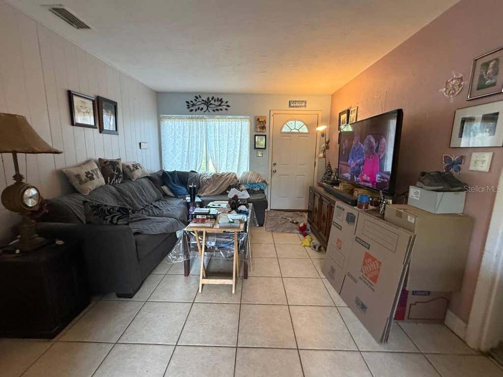 Photo of 1032 NE 20th Avenue, Gainesville, FL 32609 (MLS # A4699533)