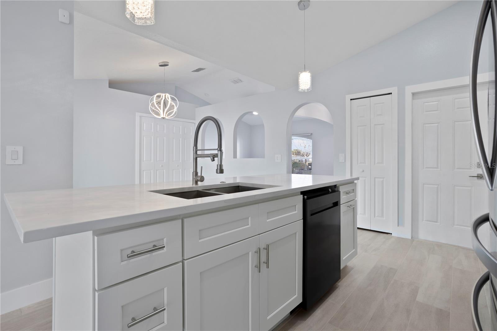 DELONA LAKES UN 32 - Residential