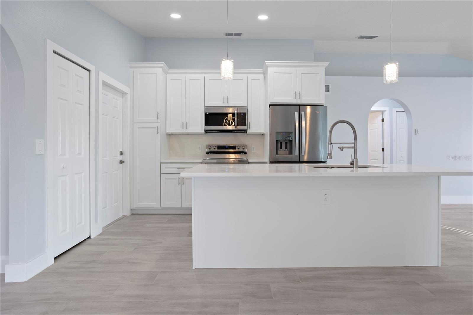 DELONA LAKES UN 32 - Residential