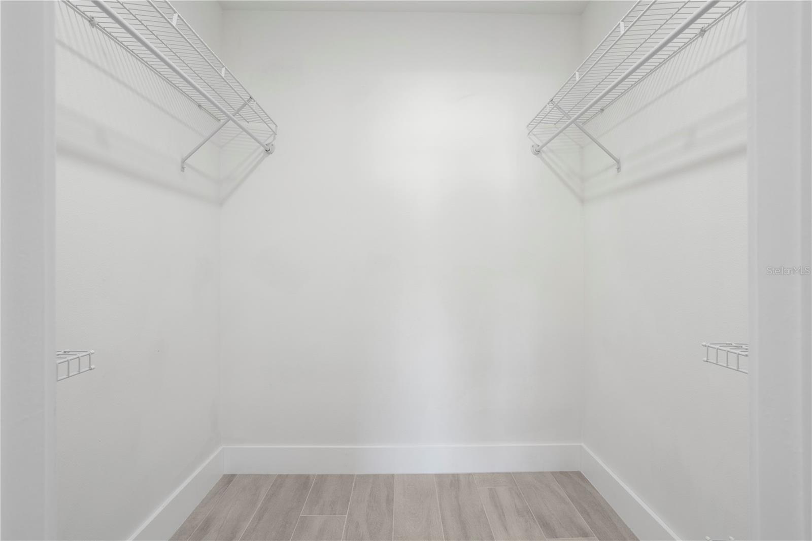 DELONA LAKES UN 32 - Residential