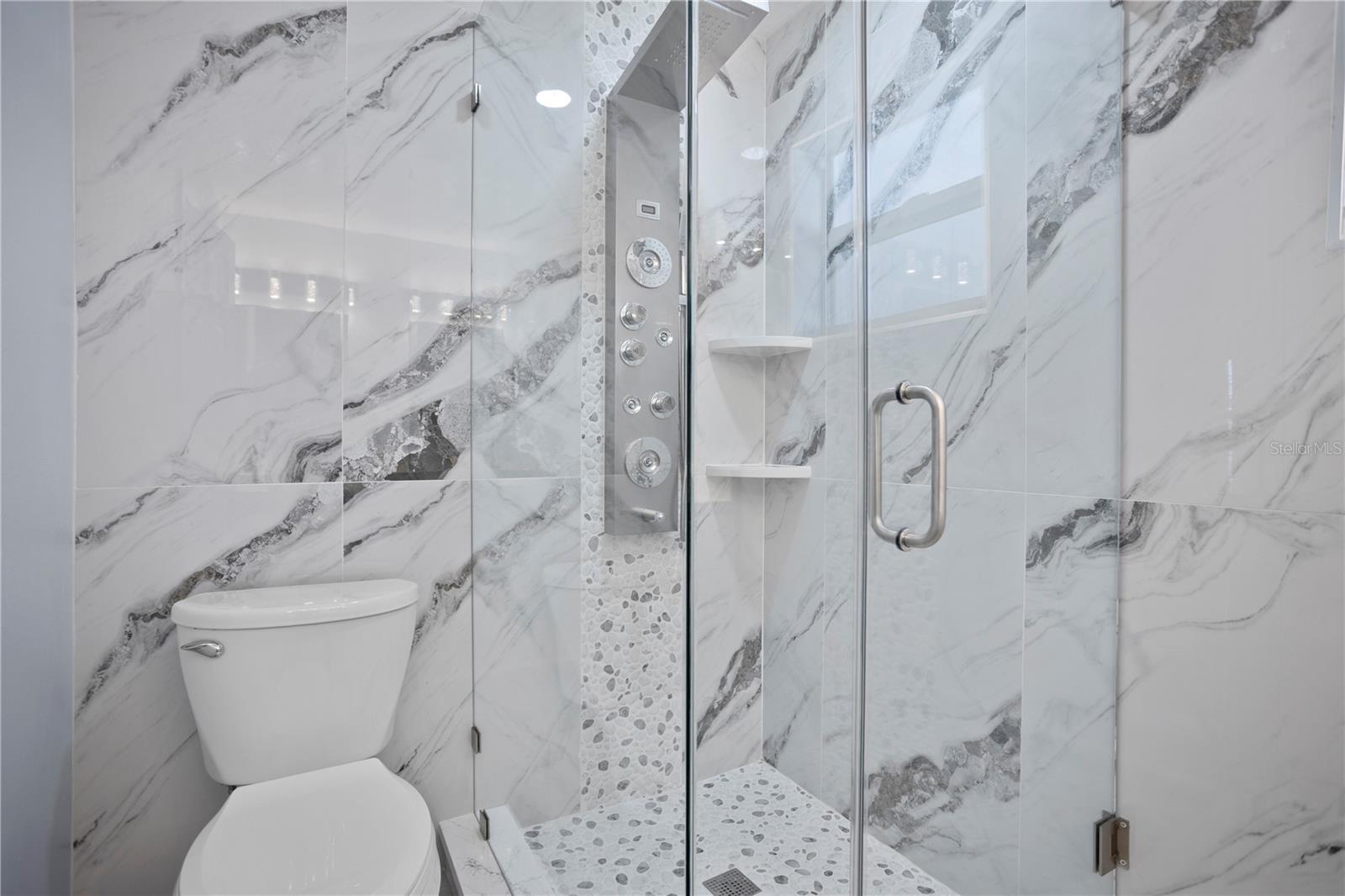 DELONA LAKES UN 32 - Residential