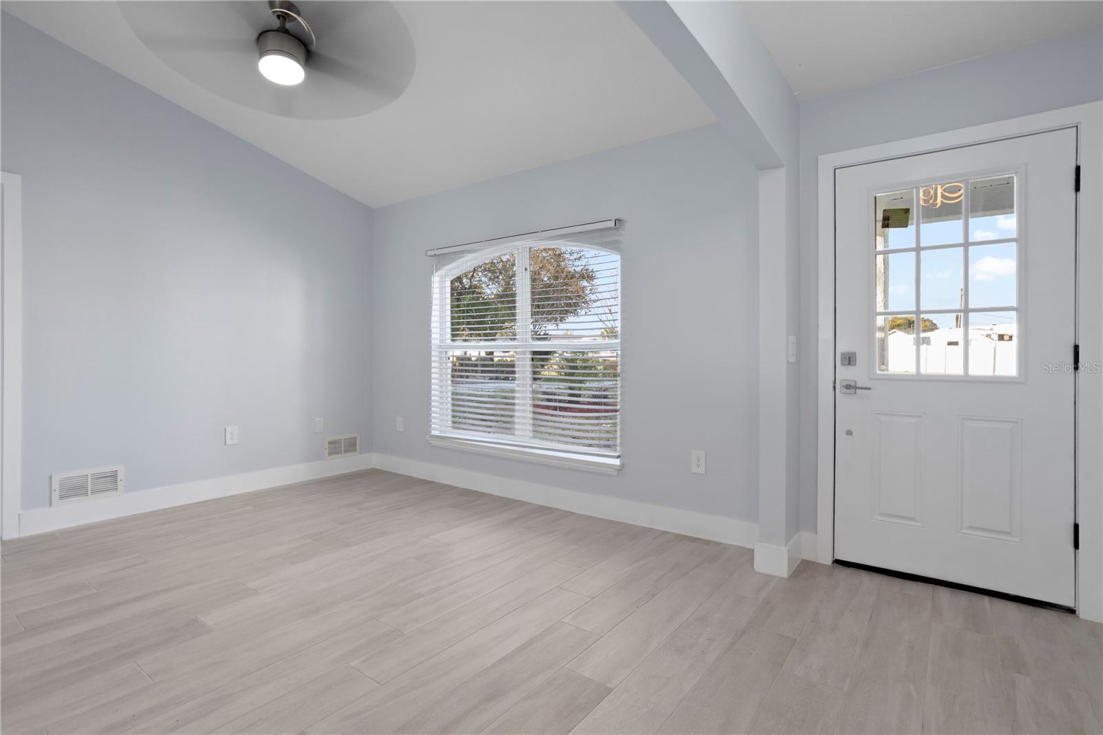 DELONA LAKES UN 32 - Residential