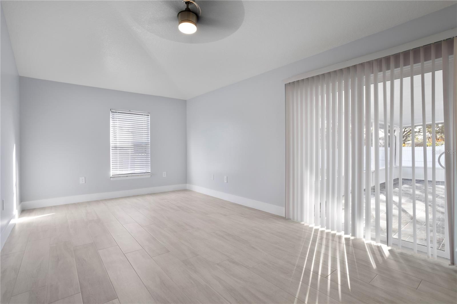 DELONA LAKES UN 32 - Residential