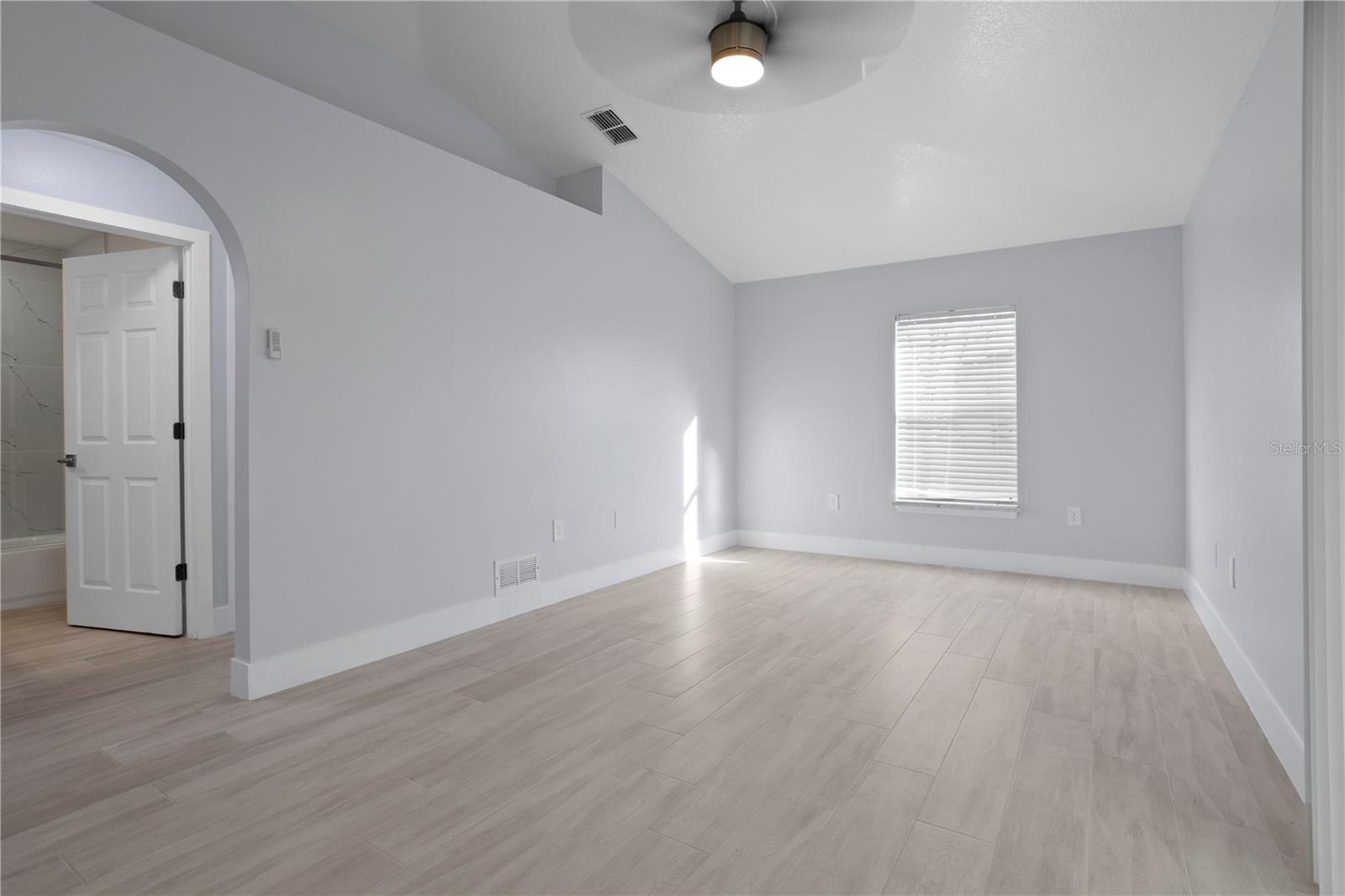 DELONA LAKES UN 32 - Residential