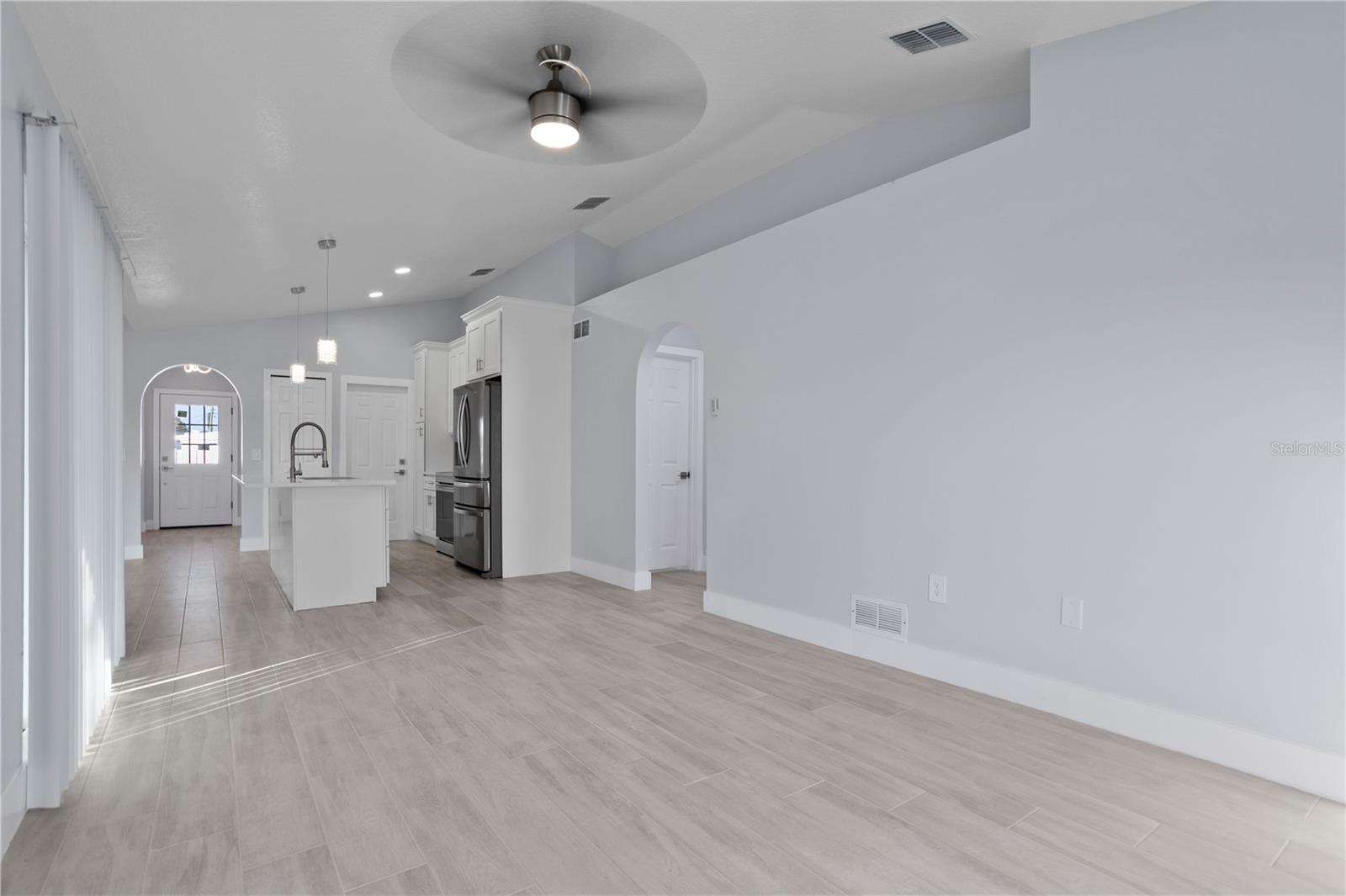 DELONA LAKES UN 32 - Residential