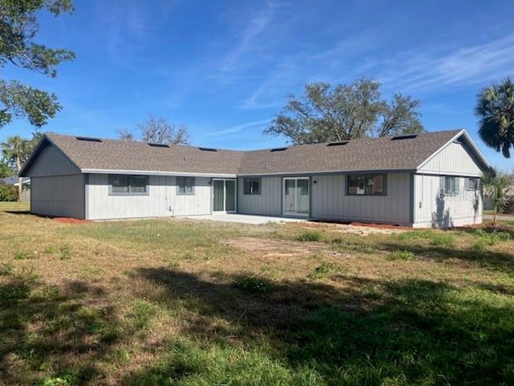 Photo of 5241 Magnolia Terrace, Fruitland Park, FL 34731 (MLS # O6420263)
