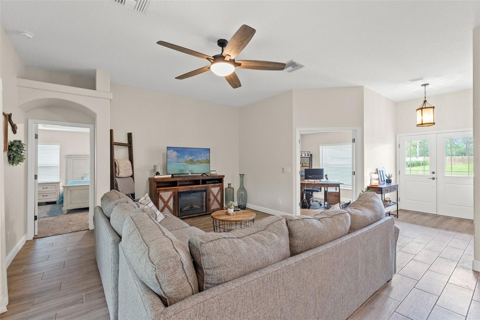 ROYAL HIGHLANDS - Residential