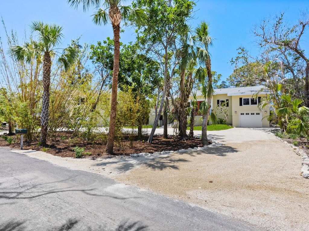 Photo of 7320 Melaleuca Way, Siesta Key, FL 34242 (MLS # A4652512)