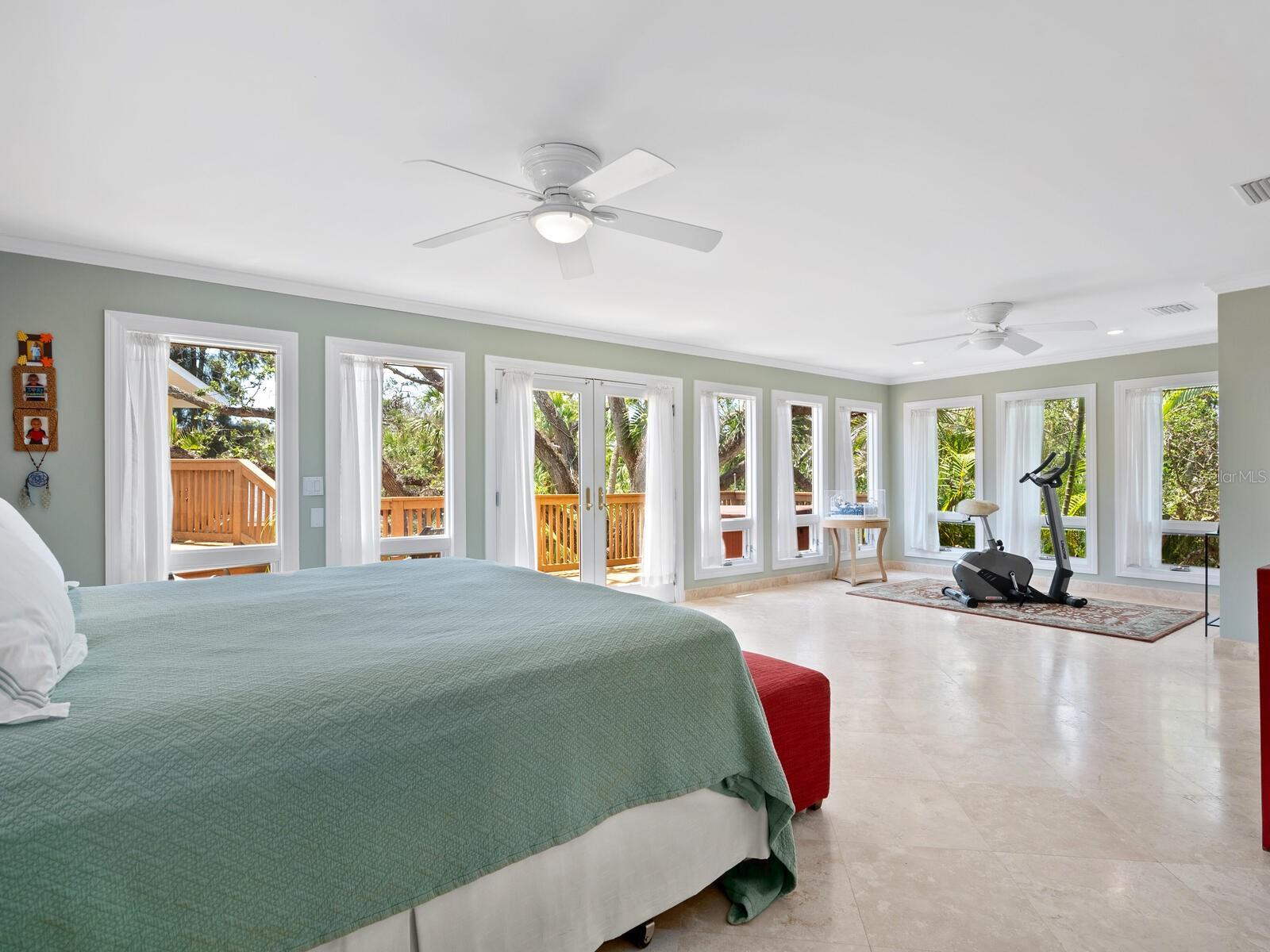 SANDERLING CLUB - Residential