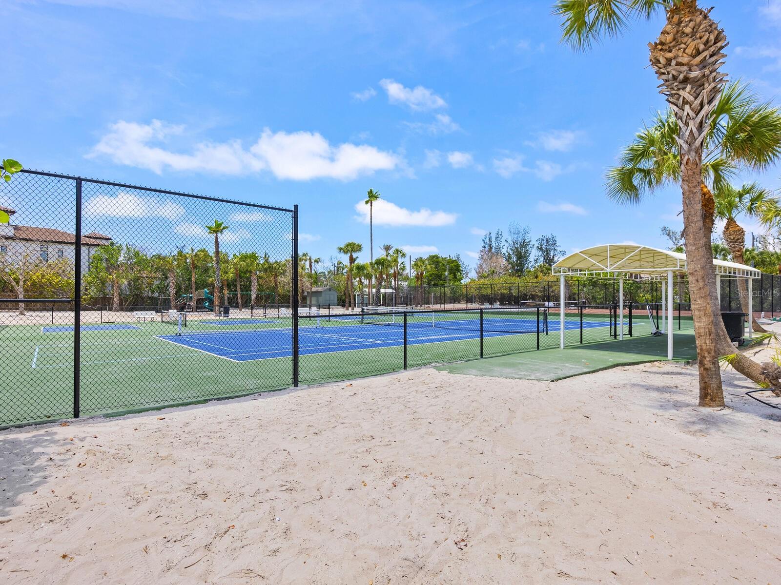 SANDERLING CLUB - Residential